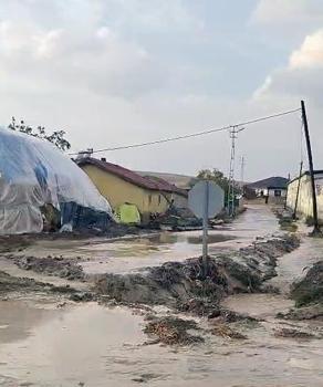 Aksaray’da etkili olan sağanak, su baskınlarına neden oldu