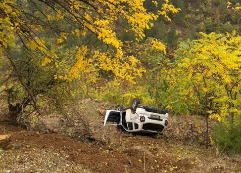 Kontrolden çıkan otomobil uçuruma yuvarlandı: 2 yaralı