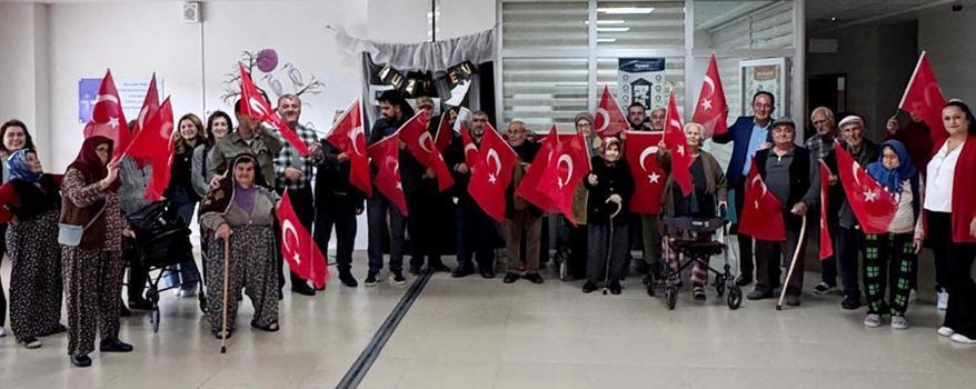 Huzurevi sakinlerinden 29 Ekim kutlaması