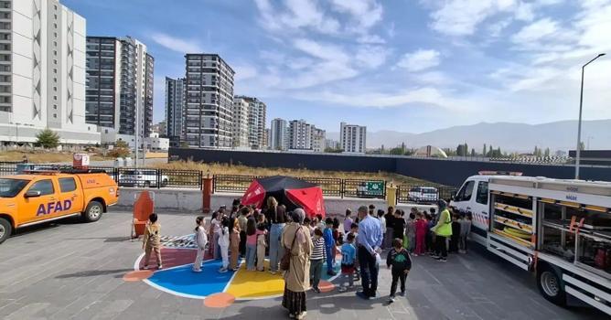 Miniklere afet farkındalık eğitimi