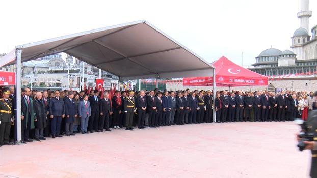29 Ekim Cumhuriyet Bayramı öncesi Taksim'de tören düzenlendi