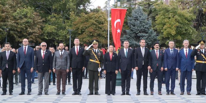 Burdur'da çelenk töreni