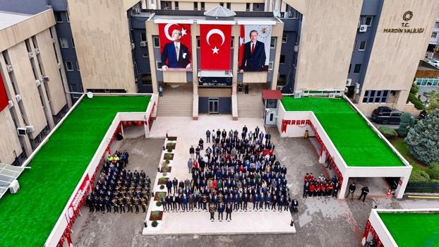 Mardin’de Cumhuriyet Bayramı kutlamaları çelenk sunma töreniyle başladı