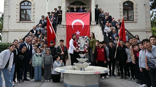 Demirci'de 98 yıl önceki Cumhuriyet karesi yeniden canlandırıldı