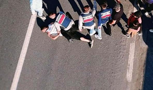 Zeytin işçiliği yapan cezaevi firari, jandarmanın sıkı takibiyle yakalandı