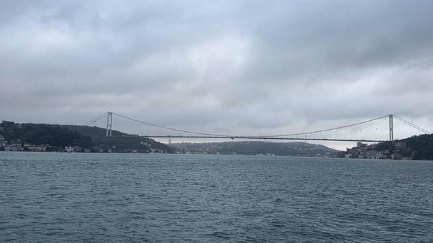 İstanbul Boğazı'nda 'Antonia S' isimli geminin geçişi nedeniyle trafik askıya alındı