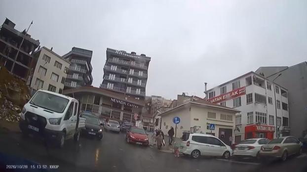 Arnavutköy'de hafif ticari aracın çarptığı çocuk yaralandı