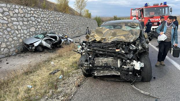 Çorum’da otomobil ile cip çarpıştı; 4 ölü, 2 yaralı