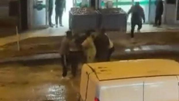 Ankara'da kaldırım işçileri arasındaki kavga kamerada