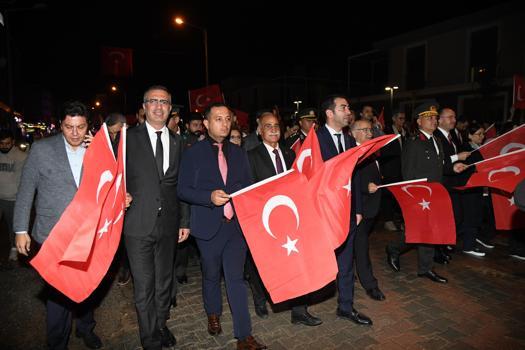 Osmaniye’de Fener Alayı ve Cumhuriyet Yürüyüşü