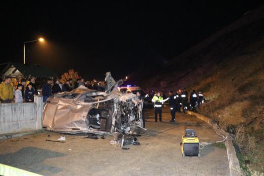 Otomobil uçuruma yuvarlandı: 1 ölü 3 yaralı