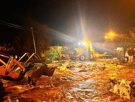 Antalya'da kuvvetli sağanak, sel ve su baskınlarına neden oldu