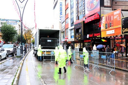 Van’da 29 Ekim törenleri yağmur nedeniyle kapalı alana alındı