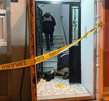 Binaya pompalı tüfekle ateş açıldı; 2 gözaltı
