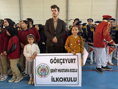 Geçen yıl tek başına kutladığı Cumhuriyet Bayramı’nı bu kez arkadaşlarıyla kutladı
