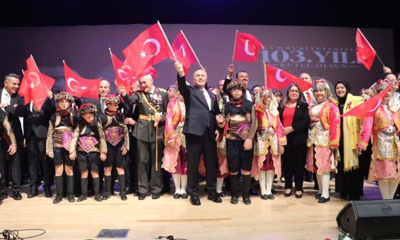 Denizli'de 29 Ekim Cumhuriyet Bayramı coşkusu