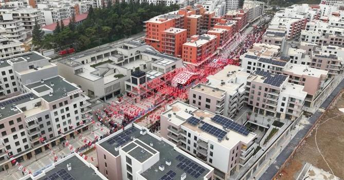 Depremle sessizliğe bürünen Atatürk Caddesi'nde 3 yıl sonra 29 Ekim coşkusu