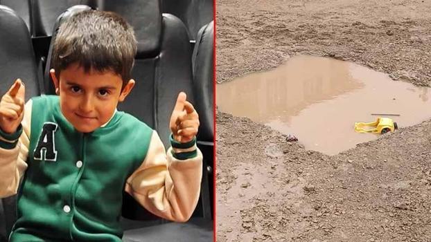 Su birikintisine düşen oyuncağını almak isterken canından oldu