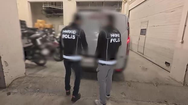 Sultanbeyli'de minibüste 1 milyon 642 bin adet sentetik ecza hapı ele geçirildi