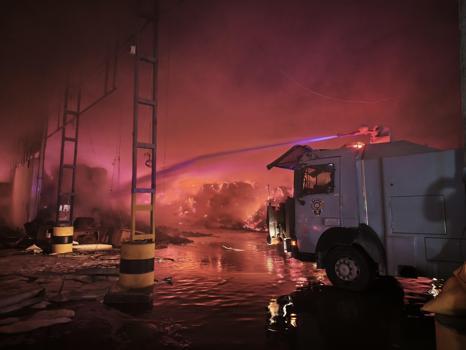 Mersin'de tütün dolu antrepoda yangın