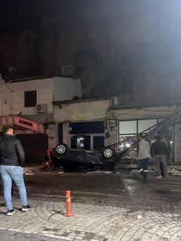 Kayseri’de 50 metre yükseklikten iş yerlerinin üzerine otomobilin sürücüsü yaralandı