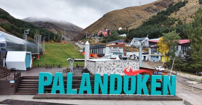 Palandöken Dağı’nın zirvesi karla kaplandı