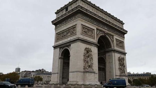 Paris'te kısmi sokağa çıkma yasağı uygulanacak