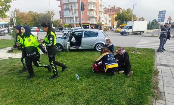 Aksaray’da minibüsle, otomobil çarpıştı: 3 yaralı