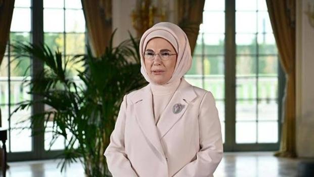 Emine Erdoğan: 'Kadınların toplum hayatında etkin bir konumları olması, medeniyet coğrafyamıza yabancı bir tecrübe değildir'