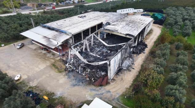 Yangında kullanılamaz hale gelen soğuk hava deposu dronla görüntülendi
