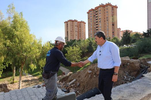Başkan Yıldız, sağanak yağıştan etkilenen mahallelerde incelemelerde bulundu