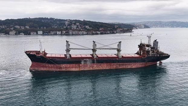 İstanbul Boğazı'nda gemi trafiği 'Aroyat' isimli geminin geçişi nedeniyle askıya alındı