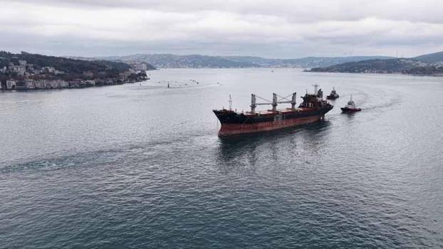 Rusya'da İHA saldırısına uğrayan yük gemisi İstanbul Boğazı'ndan geçti