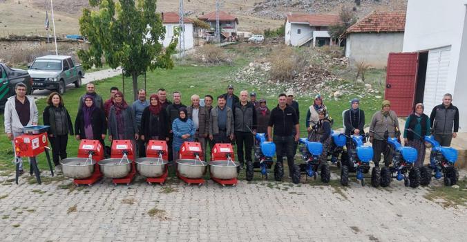 Korkuteli’nde 65 aileye makine desteği