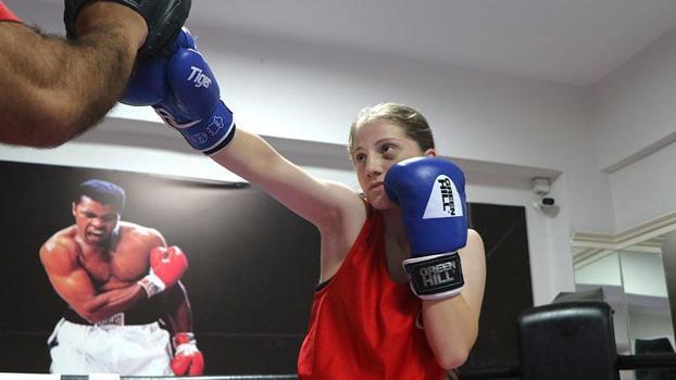 Boksör babası ve abisinin desteğiyle 14 yaşında Avrupa şampiyonu oldu