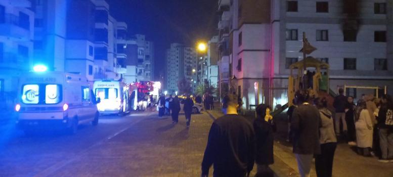 Diyarbakır’da apartman dairesinde yangın: 5 kişi dumandan etkilendi