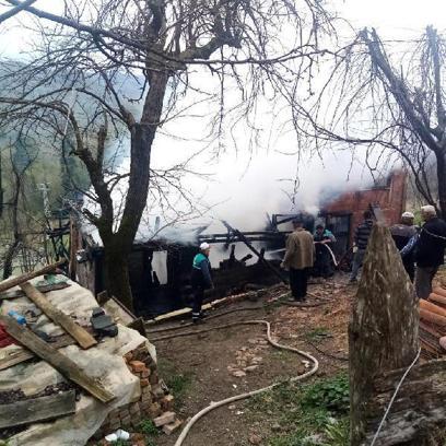 Kastamonu'da 2 katlı ahşap ev yandı, engelli çocuk öldü