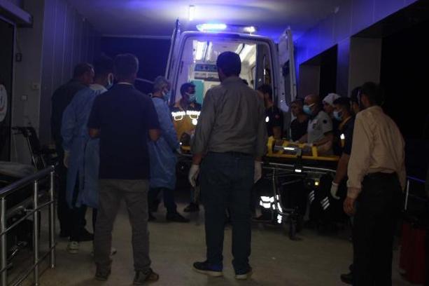 Çelikhan'da minibüs devrildi: 14 yaralı