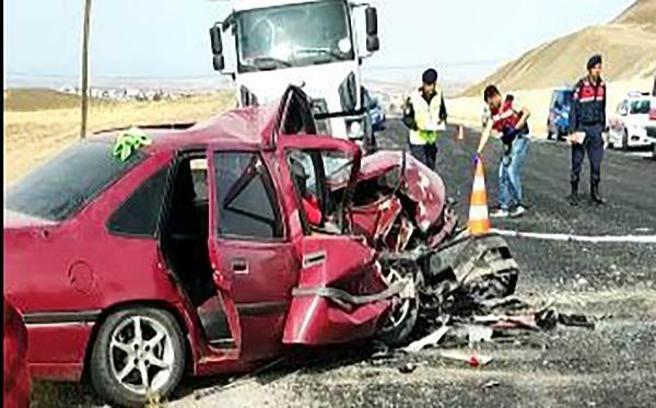Çankırı'da 2 otomobil çarpıştı: 1 ölü, 3 yaralı