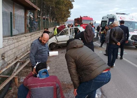 Ankara'da otomobil duvara çarptı: 1 ölü, 3 yaralı