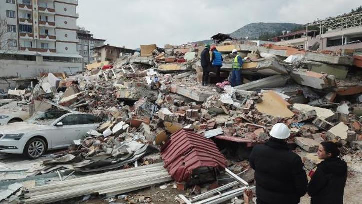 Deprem bölgesinde inceleme yapan uzmanlar 'nervürlü' demire dikkat çekti