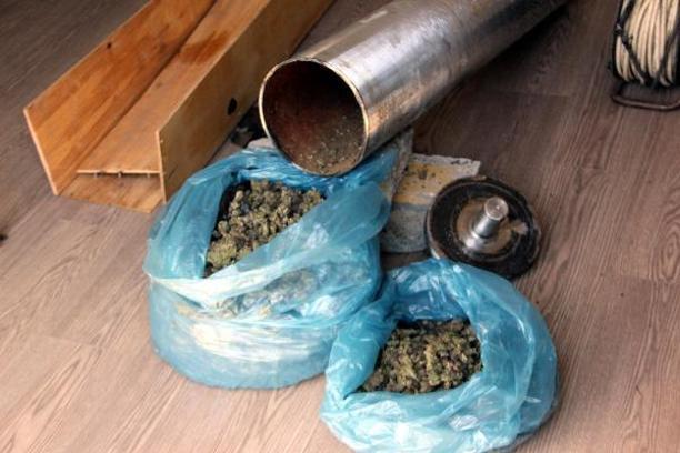 'Asır' ile otobüsteki aramada metal silindire gizlenmiş 15 kilo uyuşturucu bulundu