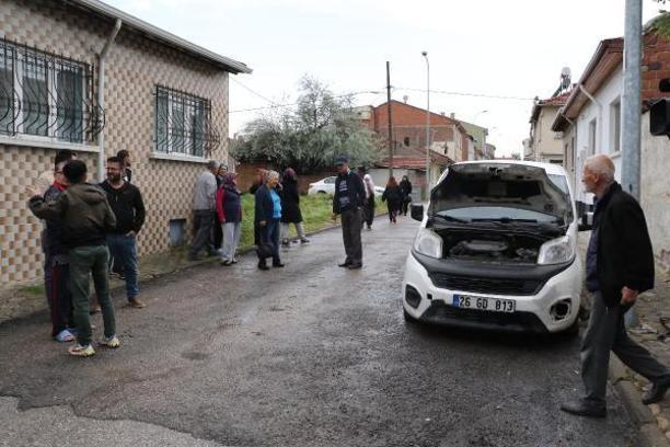 Eskişehir'de yıldırım düştü; 1 araç ile 100 evin elektrik tesisatı zarar gördü