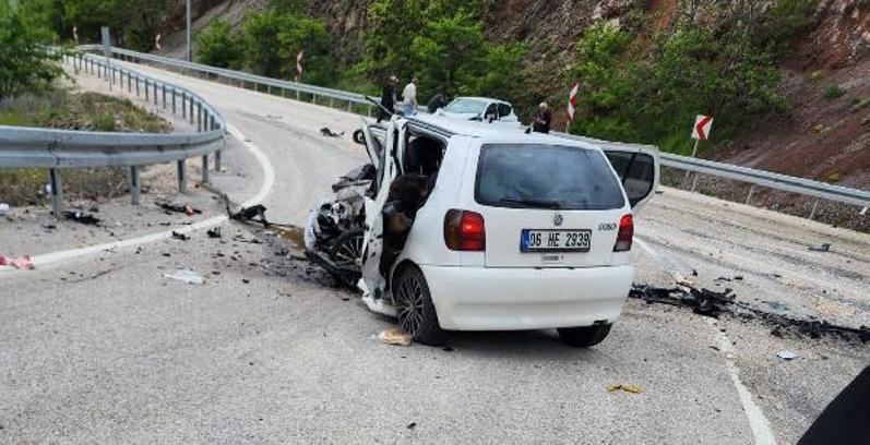 Ankara'da otomobiller kafa kafa çarpıştı; 3 ölü, 4 yaralı