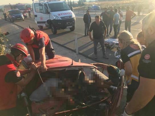 Balıkesir'de otomobil takla attı: 2 ölü, 1 yaralı
