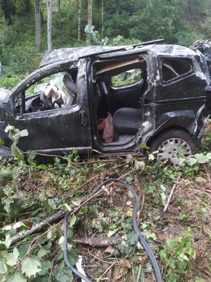 Ordu'da hafif ticari araç şarampole yuvarlandı: Hamile kadın ile 2 kişi öldü