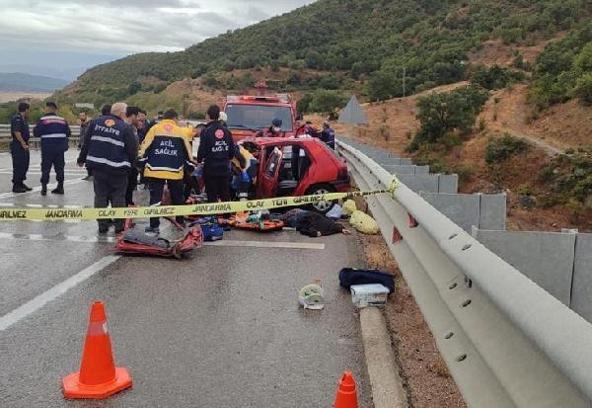 Sinop'ta otomobil, kamyona çarptı: 4 ölü, 1 yaralı