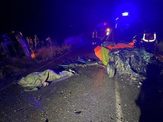 Isparta'da kamyonet ile otomobil çarpıştı: 5 ölü, 1 yaralı