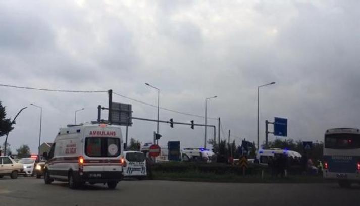 Rize'de ambulans, otomobile çarptı: 6 yaralı