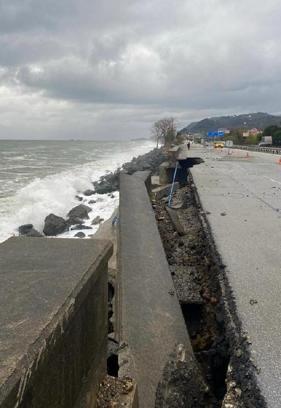 Karadeniz Sahil Yolu'nda fırtına hasarının boyutu ortaya çıktı